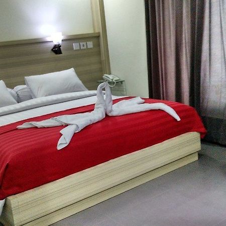 Maxi Hotel Kedonganan Jimbaran Екстериор снимка