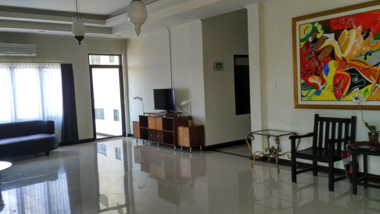 Maxi Hotel Kedonganan Jimbaran Екстериор снимка