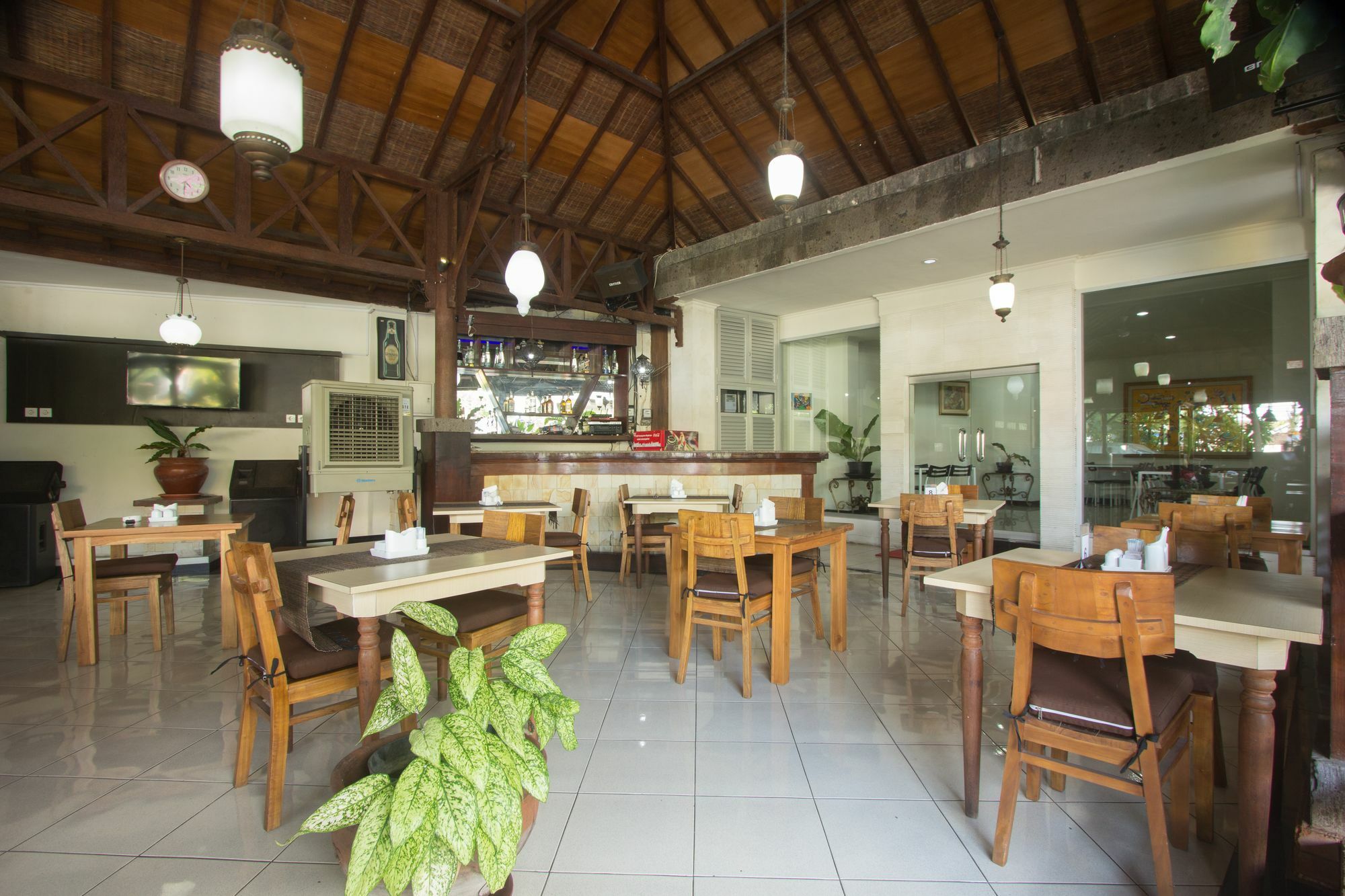 Maxi Hotel Kedonganan Jimbaran Екстериор снимка